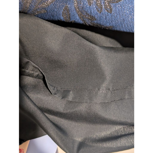 Women's LOFT Skirt Size 4 Black Blue Floral - Picture 7 of 9